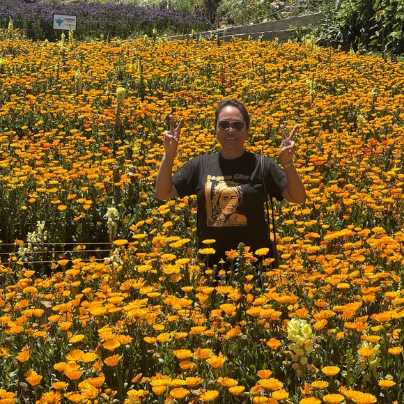 Meet your Posher, Jennifer - Picture 2 of 2